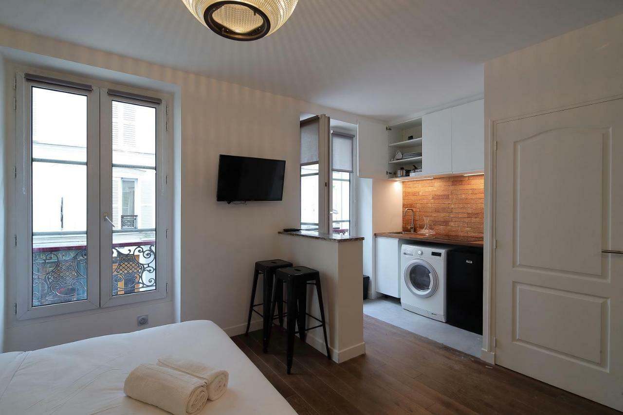 パリStudio De Charme Proche Tour Eiffel Et Rue Clerアパートメント エクステリア 写真